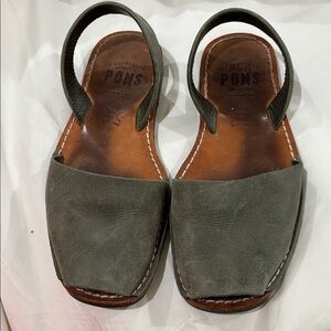 Pons Olive green open toe Sandals size 8